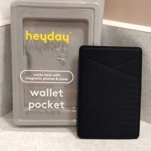 Heyday wallet pocket.